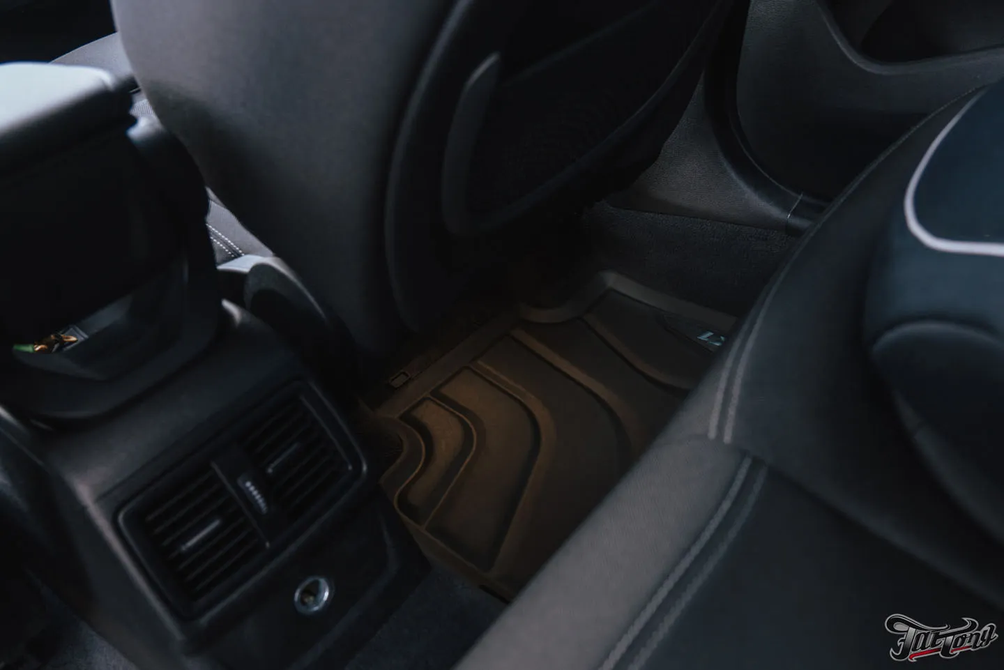 Химчистка салона и мойка подкапотного пространства BMW X1